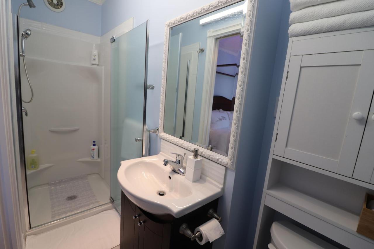 Lipton Place By Elegant Waterfront Esquimalt 외부 사진